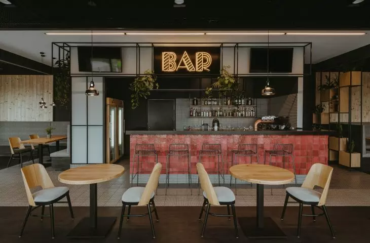 Dom weselny Lubaszka, bar w industrialnym stylu