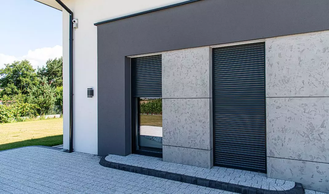 Dom jednorodzinny, Uciechów efekt betonu Baumit CreativTop
