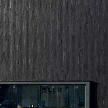 KLER Showroom, Katowice (design studio MPOINT Architektura), tile: LF05 BLACK HEART
