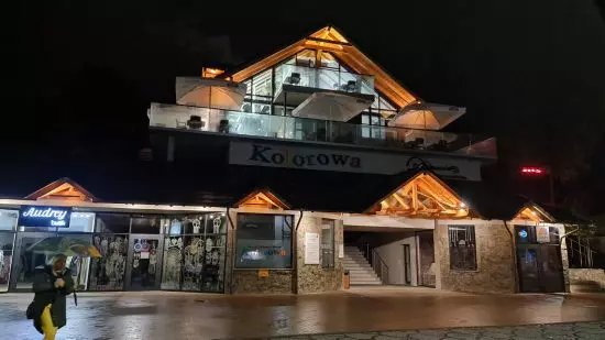 „Mister KASA”: budynek usługowy „Kolorowa” w Karpaczu „Mister KASA”: budynek usługowy „Kolorowa” w Karpaczu