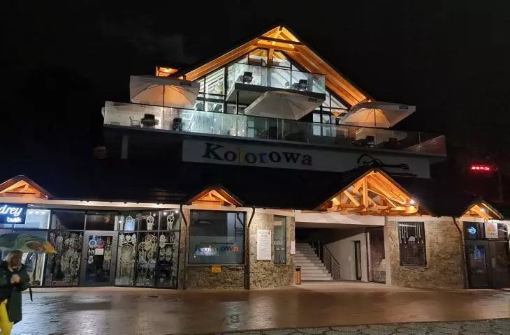„Mister KASA”: budynek usługowy „Kolorowa” w Karpaczu, proj.: Consulting-Project Robert Futerhendler