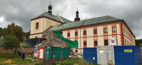 strefa wejściowa dobudowana do barokowego klasztoru w Vrchlabi strefa wejściowa dobudowana do barokowego klasztoru w Vrchlabi