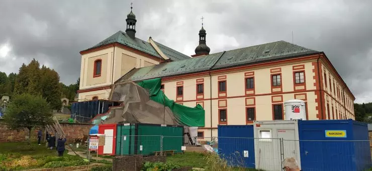 strefa wejściowa dobudowana do barokowego klasztoru w Vrchlabi strefa wejściowa dobudowana do barokowego klasztoru w Vrchlabi