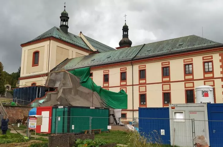 strefa wejściowa dobudowana do barokowego klasztoru w Vrchlabi, proj.: Petr Hájek