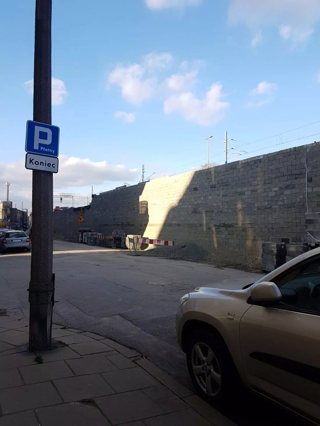 mur oporowy
wzdłuż ulicy Halickiej