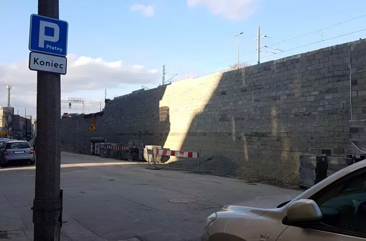 retaining wall along Halytska Street
