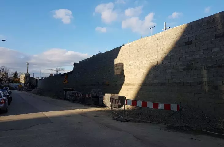 retaining wall along Halytska Street