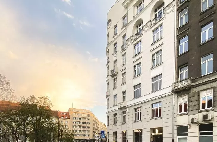 Salon mody męskiej Dąbrowski & Góral znajduje się w jednej z warszawskich kamienic