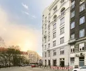 Salon mody męskiej Dąbrowski & Góral znajduje się w jednej z warszawskich kamienic
