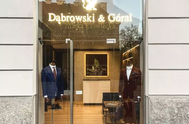 Salon mody męskiej Dąbrowski & Góral, witryna