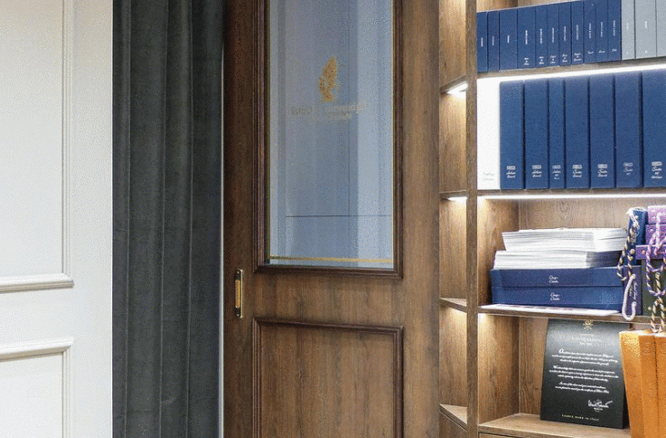 Salon mody męskiej Dąbrowski & Góral podzielony jest na dwa pomieszczenia