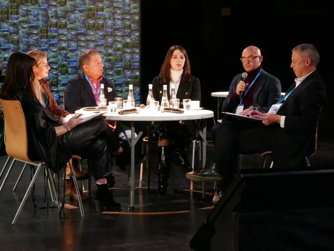 od lewej: Małgorzata Tomczak, Agnieszka Staniszewska–Mól, Robert Makłowicz, Nina Gabryś, Tomasz Szlendak, Tomasz Janowski