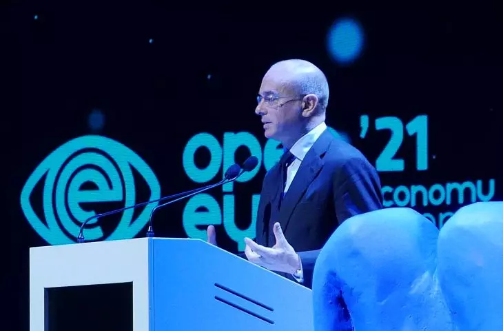 Paul Donovan during the opening session