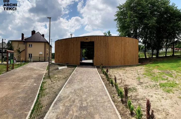 Brama do parku z funkcją publicznej toalety, Sławków