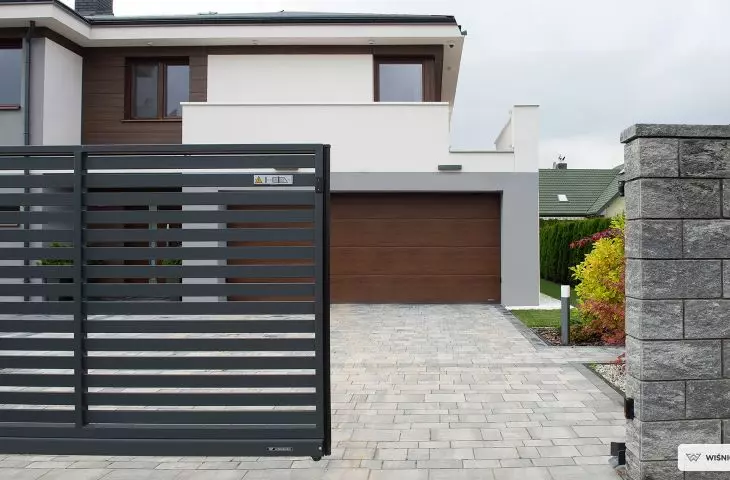 Wiśniowski MODERN entrance gate, Wiśniowski UniTherm garage door