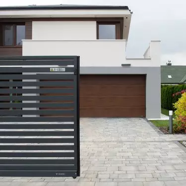 Wiśniowski MODERN entrance gate, Wiśniowski UniTherm garage door