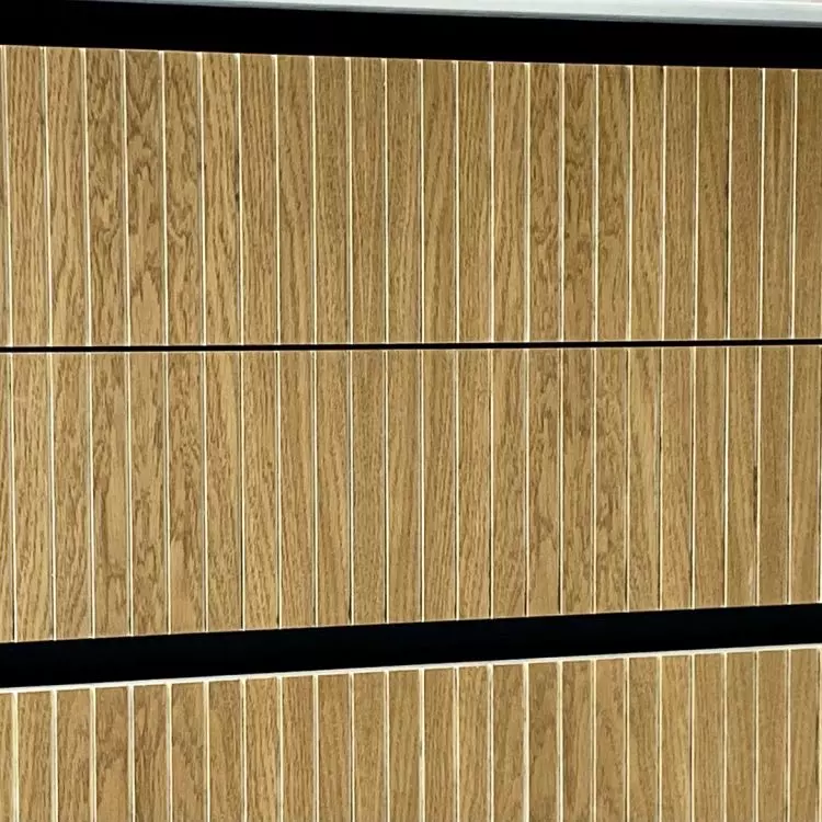 Fluted veneered front