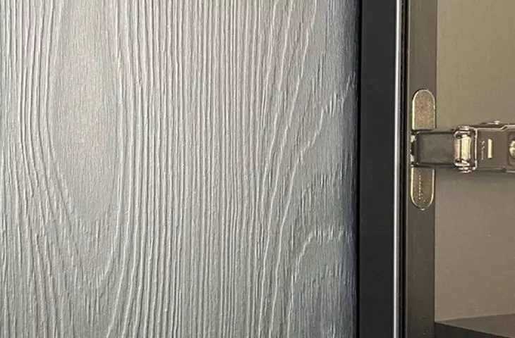 Wood grain laminate