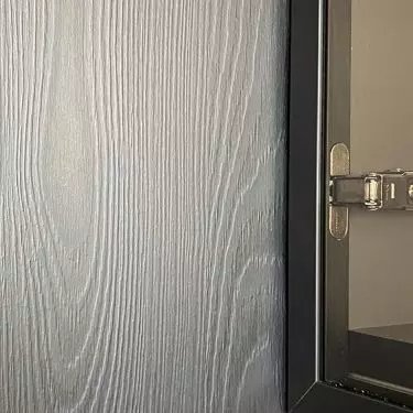 Wood grain laminate
