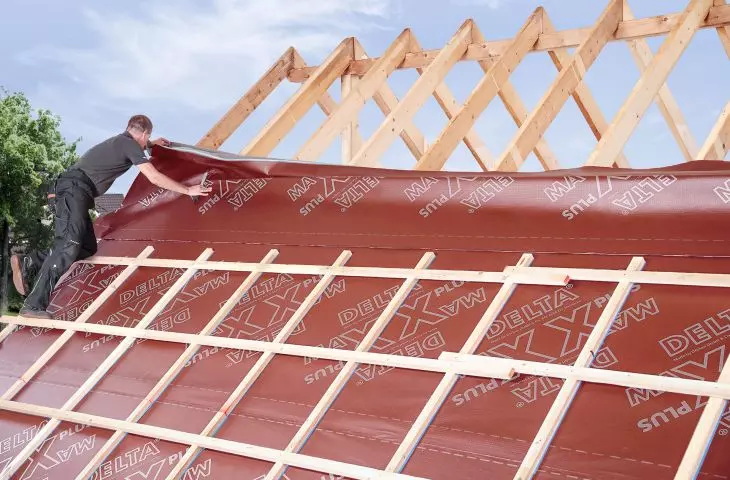 Installation of the roof membrane