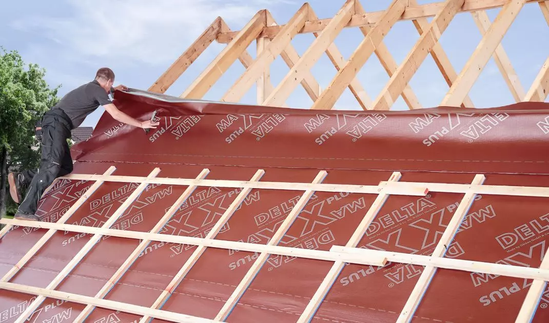 Installation of the roof membrane