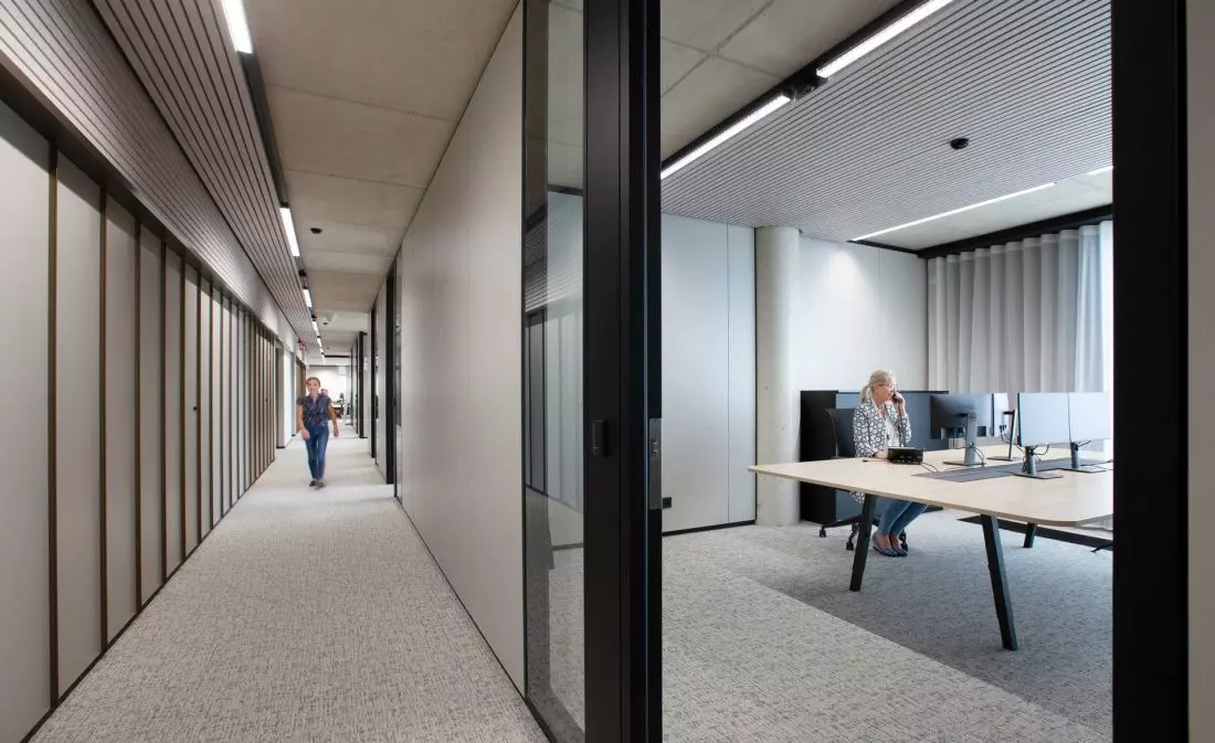 Wnętrze ratusza w Hasselt © Hunter Douglas Architectural