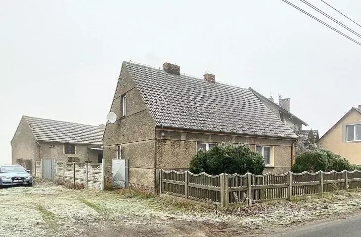 Homestead near Wolsztyn, view from the street side