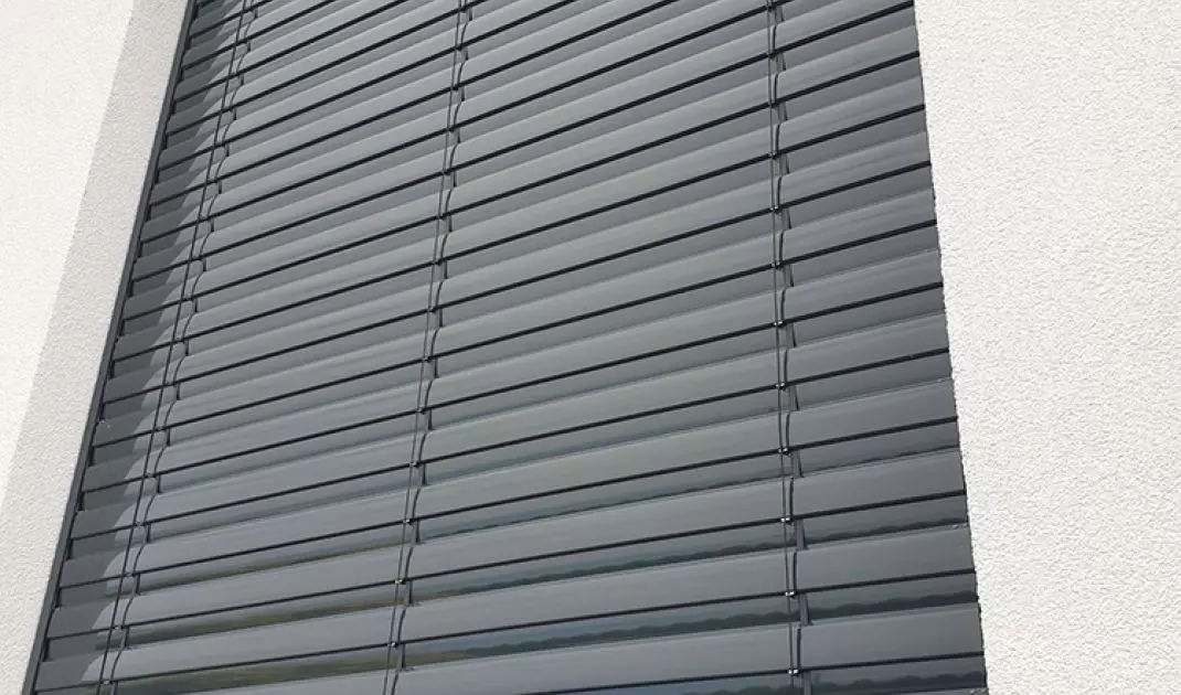 BOX Z90 blind