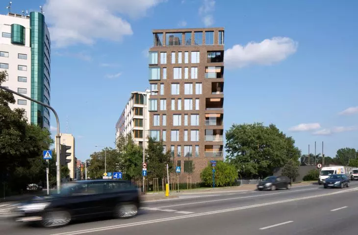 Widok na Latarnie od strony ulicy