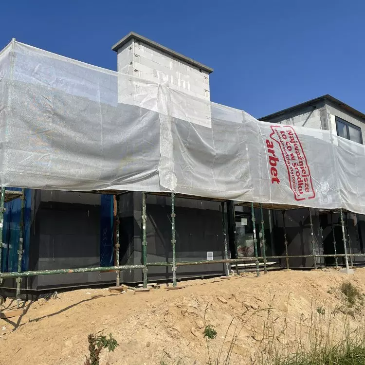 Styrofoam panels Facade GRAFIT FS ARBET on the construction site of a single-family housing estate.
