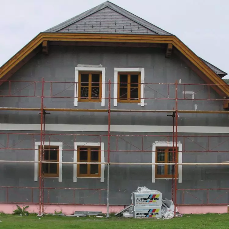  The gray polystyrene board has a much better, that is, lower thermal conductivity value λ than the standard white polystyrene board