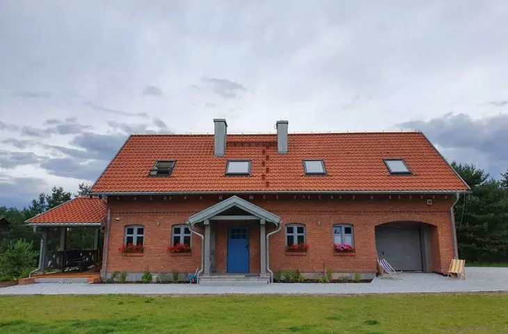 Elewacja z ekologiczną cegłą ręcznie formowana Cegielni Hoffmanowskiej
