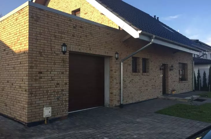 Elewacja z ekologiczną cegłą ręcznie formowana Cegielni Hoffmanowskiej