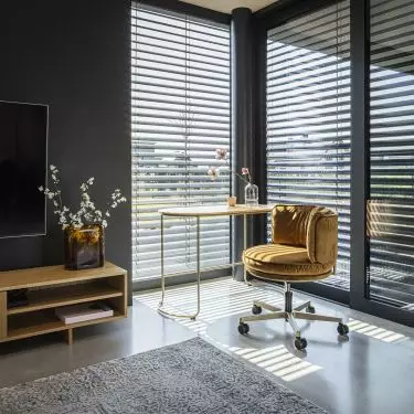 VANK_RING - bucket chair and desk