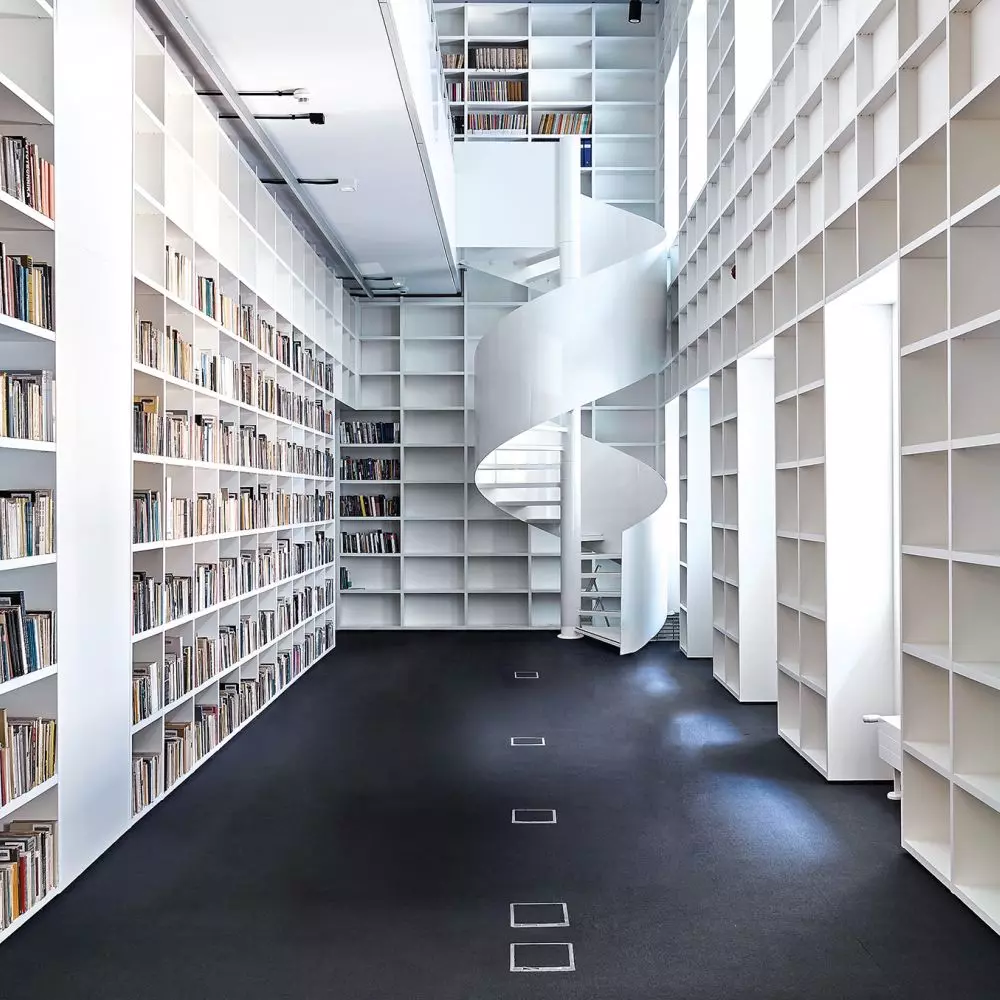  ATRIUM Bianco Stairs