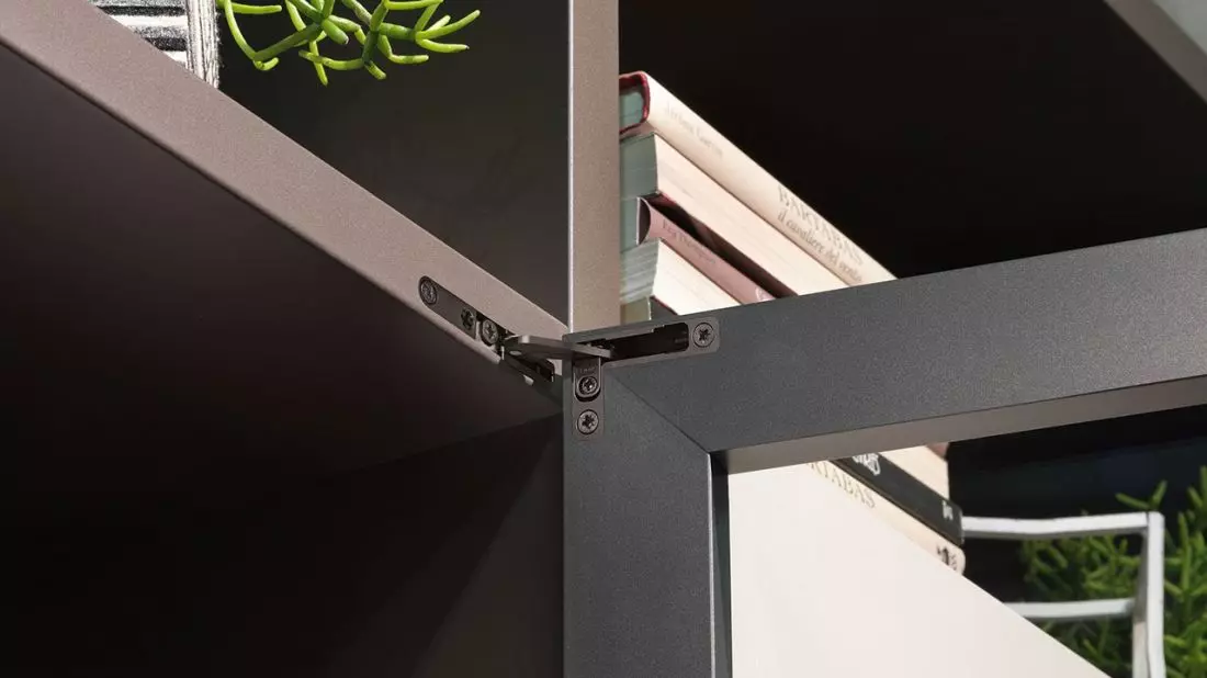 Zawias AIR w systemie ramki aluminiowej