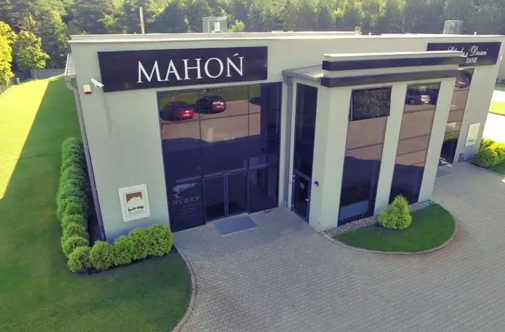 Salon firmy Mahoń