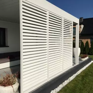 Aluminum shutters with trapezoidal profile filling