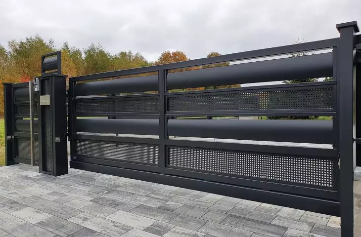 Fin fences