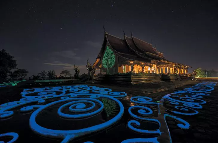 Phosphorescent paints at night