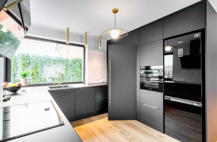 Minimalistyczna kuchnia z użyciem FENIX nanotech matt