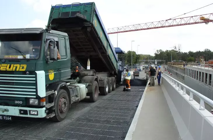  Ogrzewanie rampy dojazdowej na lotnisko Chopina, system EM2-MI