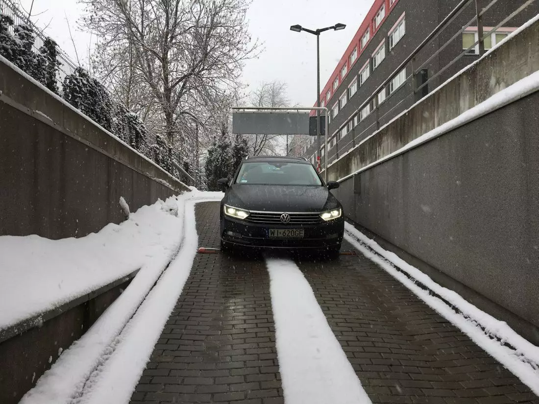 Ogrzewanie zjazdu do garażu, system EM2-XR, Warszawa 