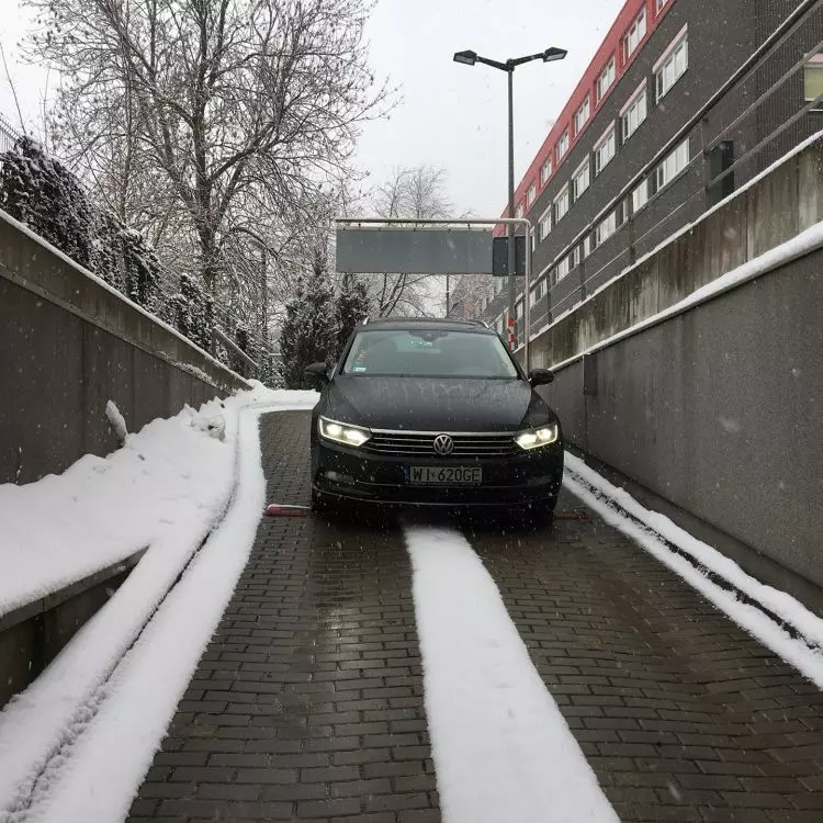 Garage exit heating, EM2-XR system, Warsaw, Poland