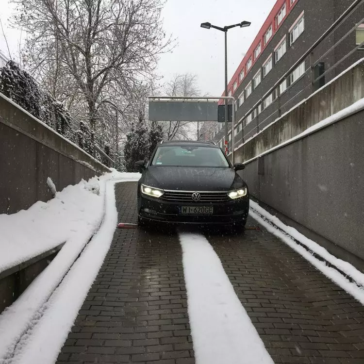 Ogrzewanie zjazdu do garażu, system EM2-XR, Warszawa