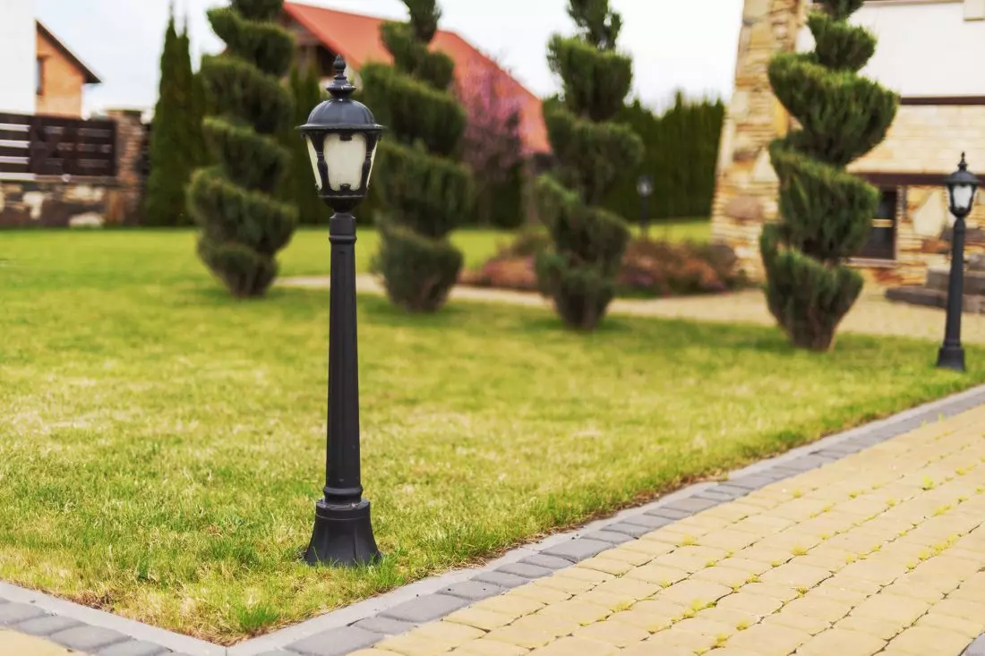 Prace <span style='color: var(--color-header);'><span style='color: var(--color-header);'><span style='color: var(--color-header);'><span style='color: var(--color-header);'>beton</span></span></span></span>iarskie w ogrodzie