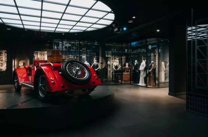 Jowett surrounded by period creations
