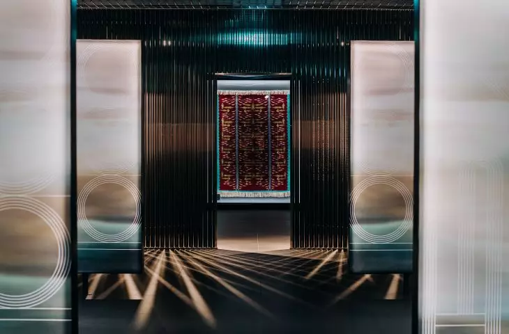 Wystawa art déco w Płocku, nastrój buduje światło