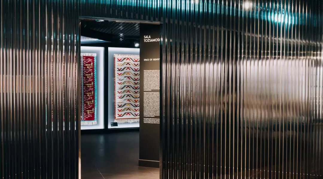 Wystawa art déco w Płocku budowana jest światłem