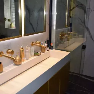 Bathroom washbasin made of Bianchissimo conglomerate guar conglomerate